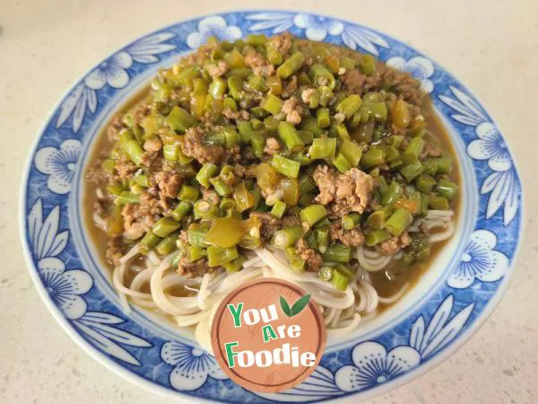 Lo mein with Beef and Cowpea