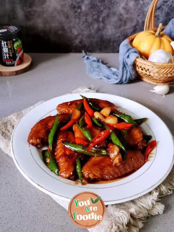 Braised chicken wings in soy sauce