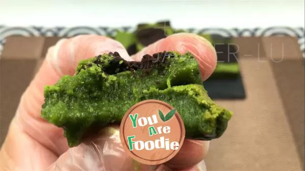 Matcha sweet potato brownie, sweet potato chewiness and matcha fragrance, brings endless chewing pleasure.