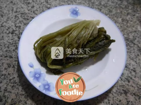 Boiled silkworm bean sprouts with sauerkraut