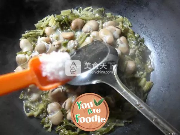 Boiled silkworm bean sprouts with sauerkraut