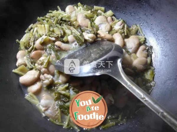 Boiled silkworm bean sprouts with sauerkraut