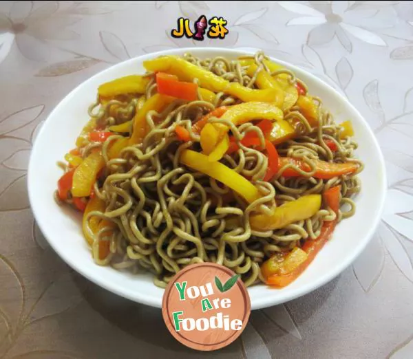 Fried-buckwheat-noodles-with-red-and-yellow-pepper