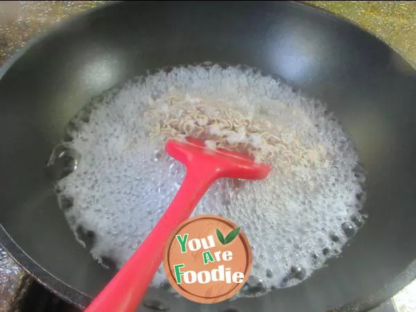 Fried buckwheat noodles with red and yellow pepper