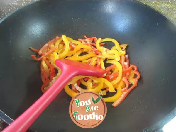 Fried buckwheat noodles with red and yellow pepper