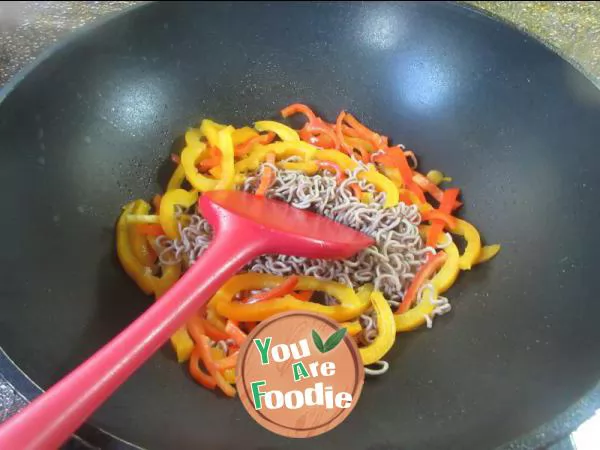 Fried buckwheat noodles with red and yellow pepper