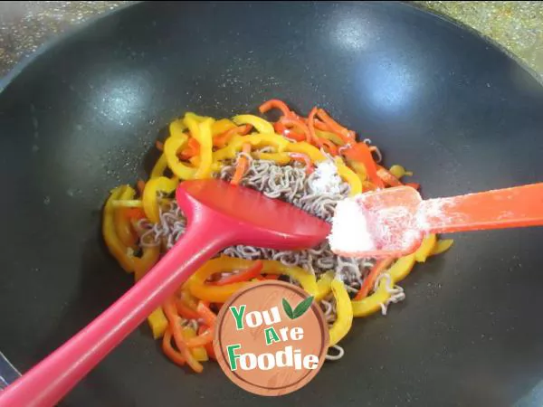 Fried buckwheat noodles with red and yellow pepper