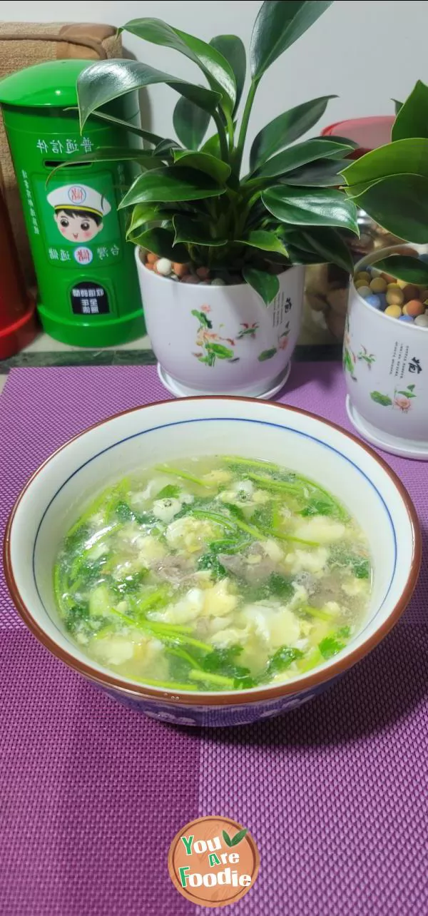 Lean meat, egg, coriander soup